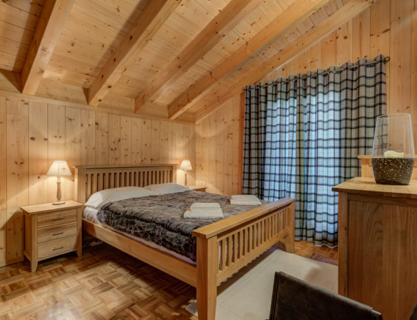 _AJP2979And8more2019-12-outdoor-chalet-sun20200908