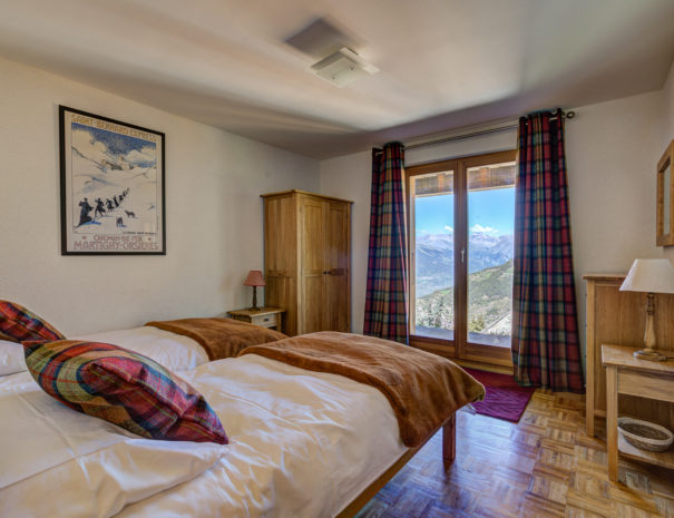 _AJP3267And8more2019-12-outdoor-chalet-sun20200908
